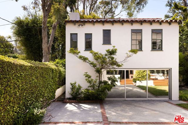 306 AMALFI Drive, Santa Monica CA: https://media.crmls.org/mediaz/356b6a87-179c-40d2-9fcf-35122ce82dc1.jpg