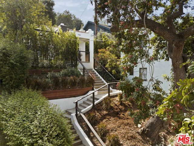 1140 N Coronado Street, Los Angeles CA: https://media.crmls.org/mediaz/356b88bf-4f10-4396-847c-594e19286cec.jpg