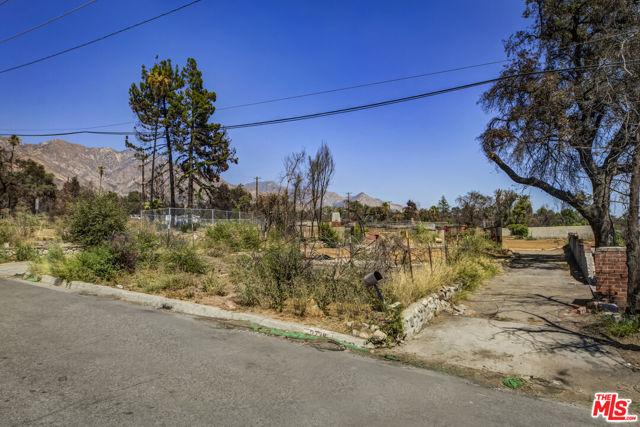 2738 Marengo Avenue, Altadena CA: https://media.crmls.org/mediaz/356c1e0e-429f-4276-8f4c-8738554b83f1.jpg