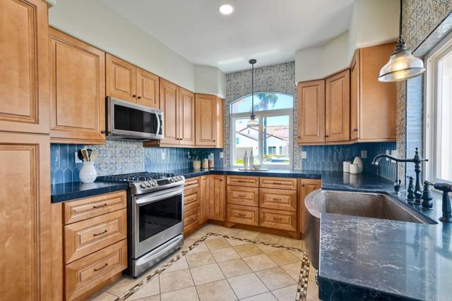 4956 Lamia Way, Oceanside CA: https://media.crmls.org/mediaz/356ca5e7-4f01-45d7-8dad-7e7ca7760a63.jpg