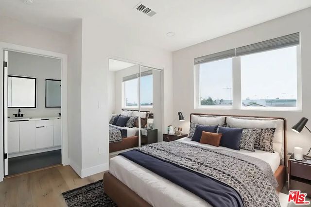 1726 Menlo Avenue, Los Angeles CA: https://media.crmls.org/mediaz/356cb3fc-67d0-4df0-8283-4ae9a1aec9d2.jpg