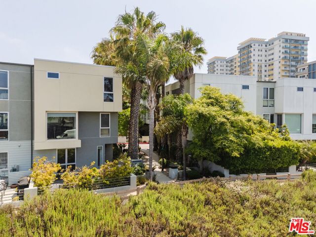 310 Washington Boulevard, Marina del Rey CA: https://media.crmls.org/mediaz/356d13f3-79af-4007-824d-3a8bfc894915.jpg