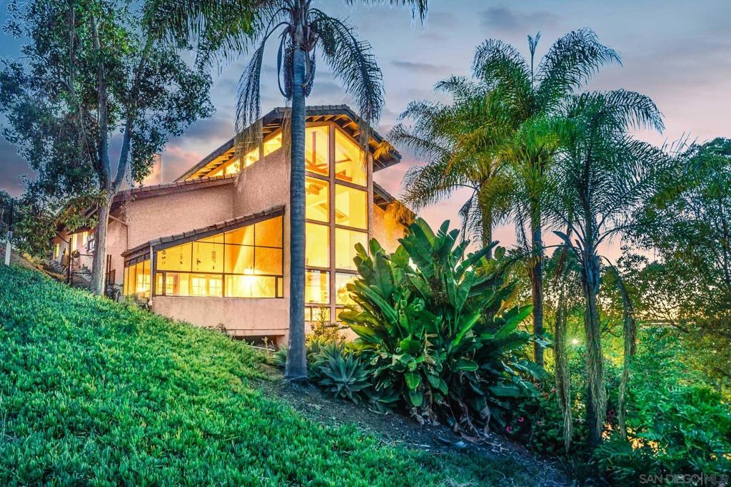 8655 Golf Dr, Spring Valley, CA 91977