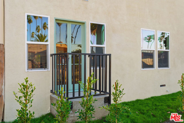 5200 S St Andrews Place, Los Angeles CA: https://media.crmls.org/mediaz/356d73c5-dbdc-47ab-8768-0006088130dc.jpg