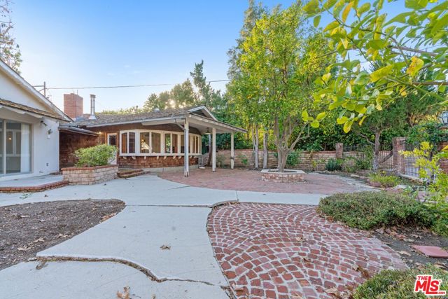 23121 OSTRONIC Drive photo 8