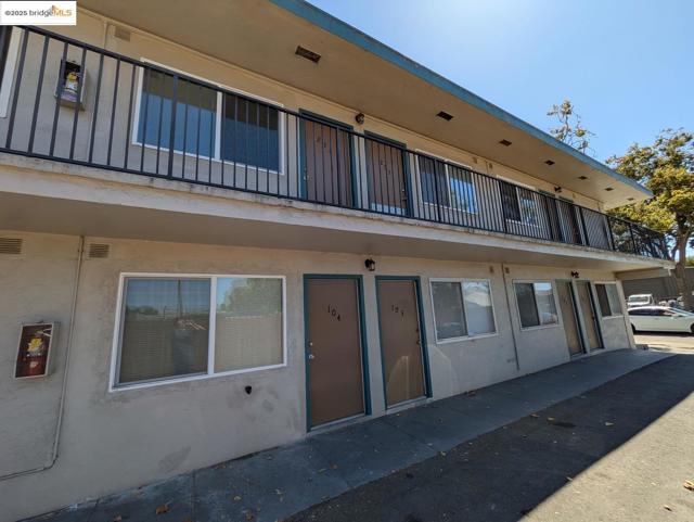 1213 San Pablo AVE, Berkeley CA: https://media.crmls.org/mediaz/356f3b5e-0135-4469-b48d-7f8745ba87c0.jpg