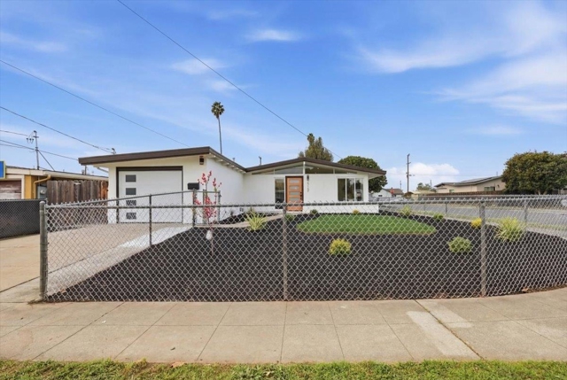 27707 La Porte Ave, Hayward CA: https://media.crmls.org/mediaz/356fb06e-c9af-4020-9019-9387767922a8.jpg