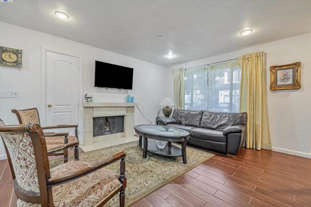 Image 13 of 55 For 370 Appian Way