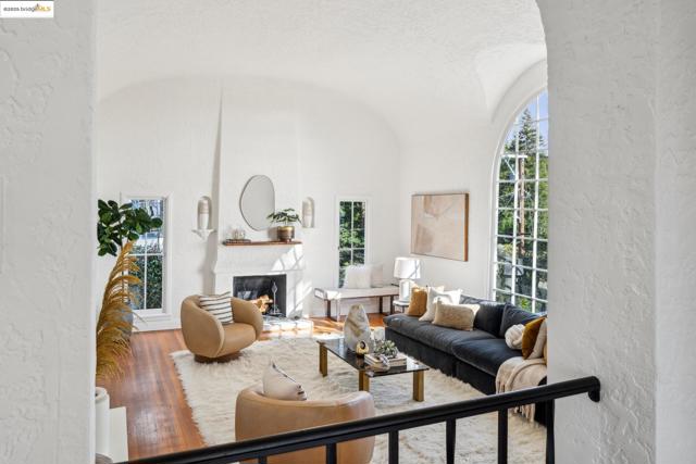 1143 Keith Ave, Berkeley CA: https://media.crmls.org/mediaz/3571c55d-fe85-4537-a9b0-4d055f5bbdea.jpg