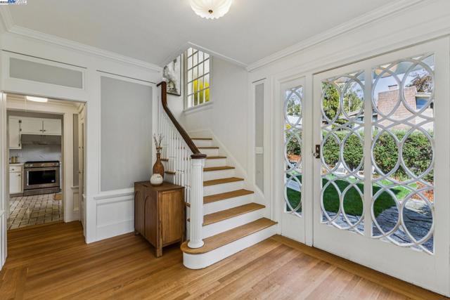 5811 Romany, Oakland CA: https://media.crmls.org/mediaz/3572209f-0e81-45d4-b800-9ea9c50b5388.jpg