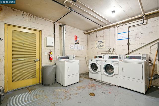 193 Montecito, Oakland CA: https://media.crmls.org/mediaz/3572433f-2b10-42a3-bb6d-a138340618a1.jpg