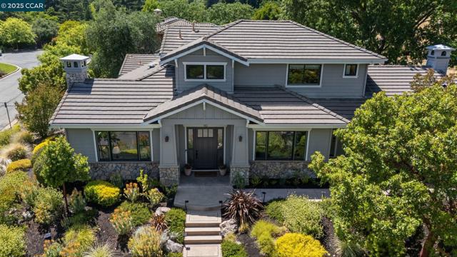 10 Candlelight Lane, Lafayette CA: https://media.crmls.org/mediaz/35727d32-e2e4-470f-a72a-366de33af5aa.jpg