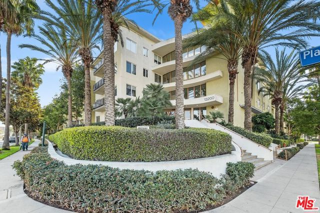 13200 Pacific Promenade, Playa Vista CA: https://media.crmls.org/mediaz/3572edeb-7b66-476f-a68a-6cc872b6cded.jpg