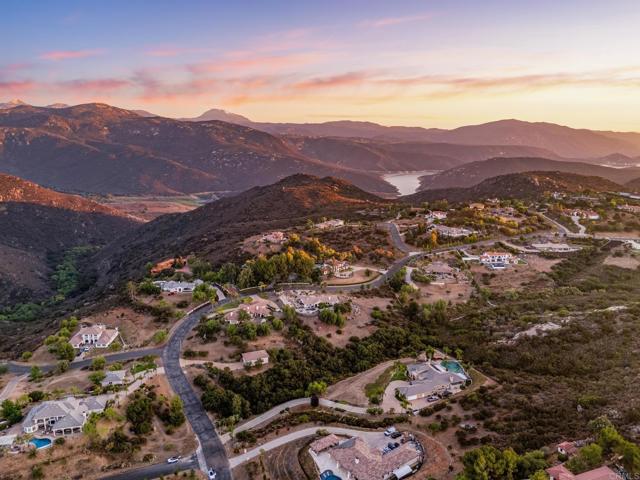 2772 Firebrand Drive, Alpine CA: https://media.crmls.org/mediaz/357317b0-4e55-4cf0-b10e-d9cb62345d6d.jpg