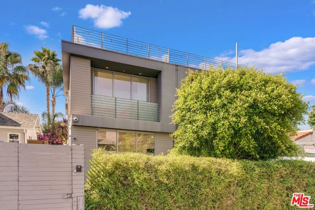 809 Brooks Avenue, Venice CA: https://media.crmls.org/mediaz/35732c66-812e-494f-ac72-e9115c04984d.jpg