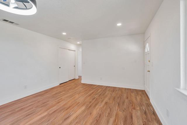 29950 E Highway 26, Linden CA: https://media.crmls.org/mediaz/357346a7-58af-4bcf-b1ff-022b359cf528.jpg