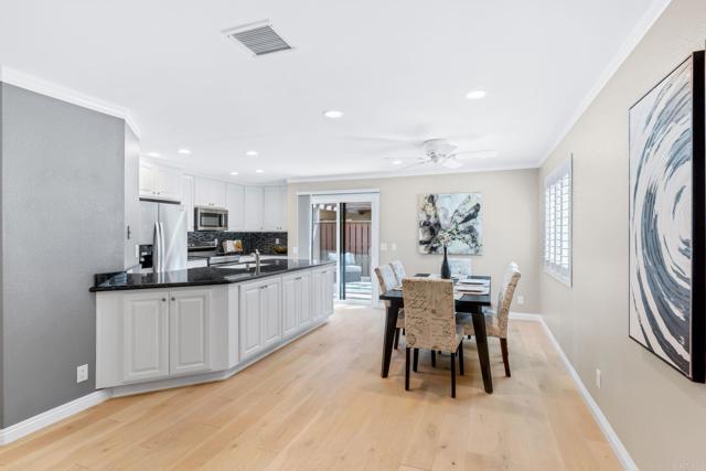 Detail Gallery Image 4 of 44 For 5940 Mission Center Rd #C,  San Diego,  CA 92123 - 2 Beds | 2/1 Baths