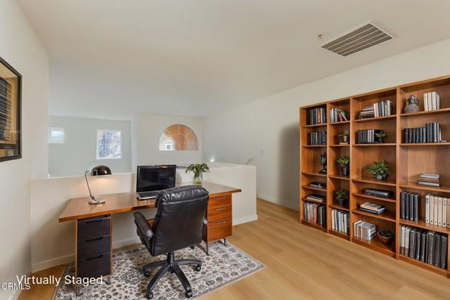 1132 Mooring Walk, Oxnard CA: https://media.crmls.org/mediaz/3573a6d1-a18b-417a-873d-74ad201fd4d3.jpg