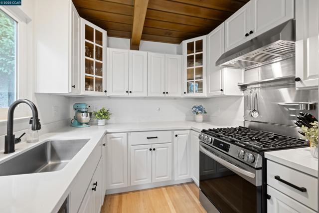 Image 19 of 39 For 256 Fairlawn Dr