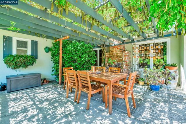 49 Terra Bella Dr, Walnut Creek CA: https://media.crmls.org/mediaz/3574f3dc-8764-4caf-b65f-676788746bc9.jpg