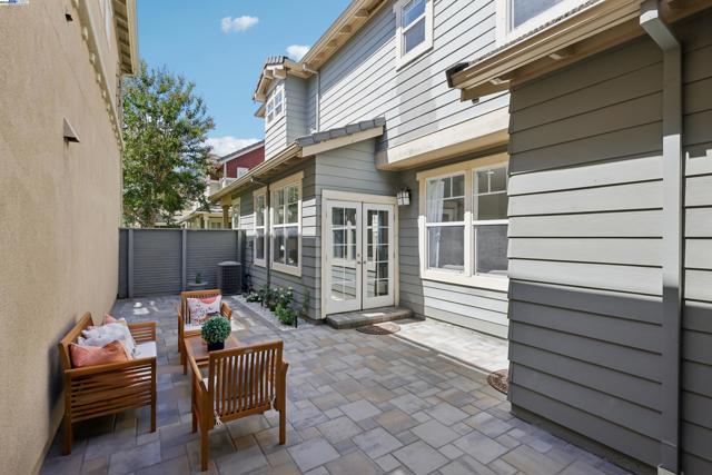 49199 Honeysuckle Ter, Fremont CA: https://media.crmls.org/mediaz/35753033-5ac3-4184-8046-e8d478817135.jpg