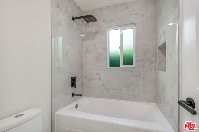 4933 W 20th Street, Los Angeles CA: https://media.crmls.org/mediaz/35759923-296f-4b7d-8025-d341045fc6a3.jpg