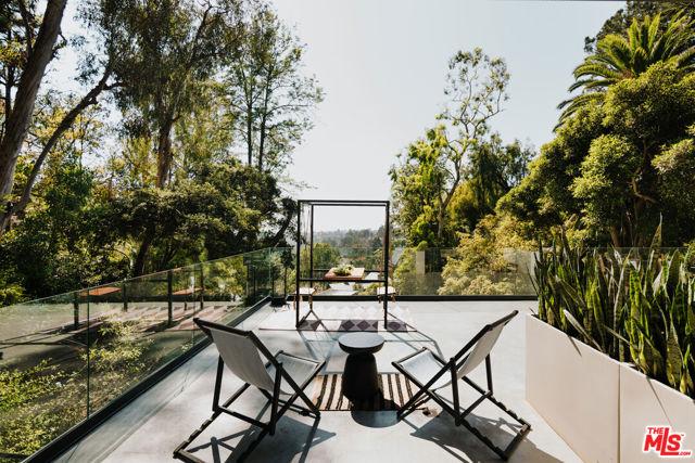 1509 Amalfi Drive, Pacific Palisades CA: https://media.crmls.org/mediaz/3575d1a1-3926-41f1-b0e4-995ad8d561c5.jpg
