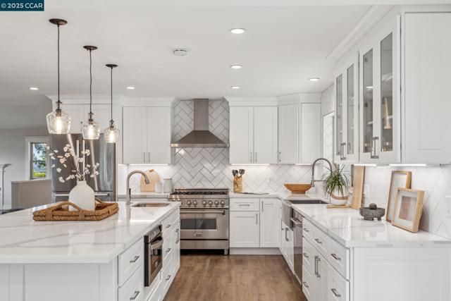 1019 Silverhill Drive, Lafayette CA: https://media.crmls.org/mediaz/3575f1cc-c8b6-4c70-867e-13ed8f6216b1.jpg