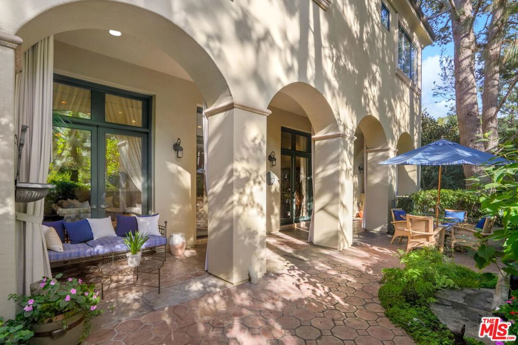 10297 Century Woods Drive, Los Angeles, CA 90067