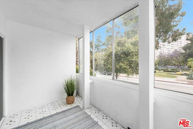 1101 Lincoln Boulevard, Santa Monica CA: https://media.crmls.org/mediaz/35768639-d7b9-454b-aa71-33315620b4b4.jpg