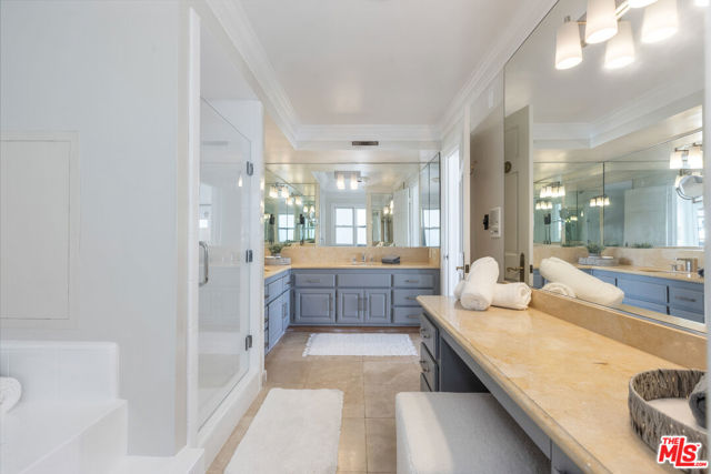 2407 Bayview Drive, Manhattan Beach CA: https://media.crmls.org/mediaz/3576b835-d35f-4121-8da5-d64fcaa29522.jpg