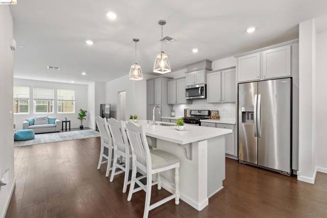 Image 19 of 58 For 16306 Ridgehaven Dr  Unit 104