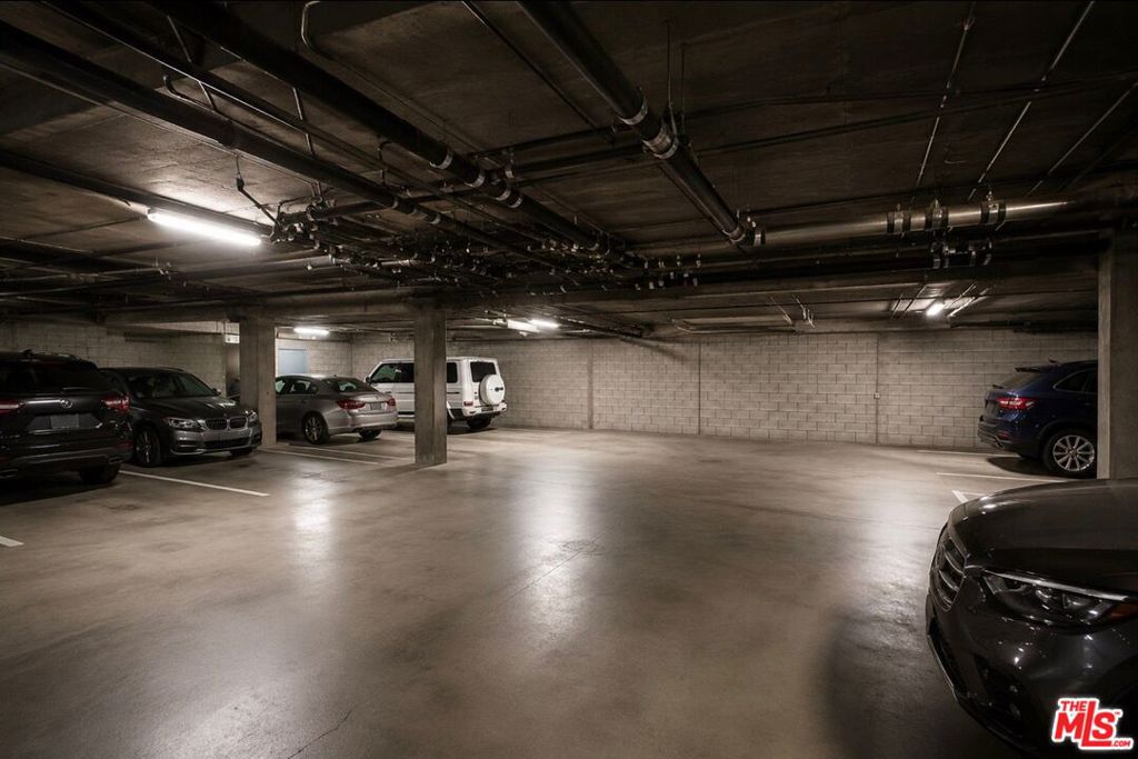 https://media.crmls.org/mediaz/35771dc4-5a97-45d6-a48f-b8f214fd8218.jpg?preset=X-Large