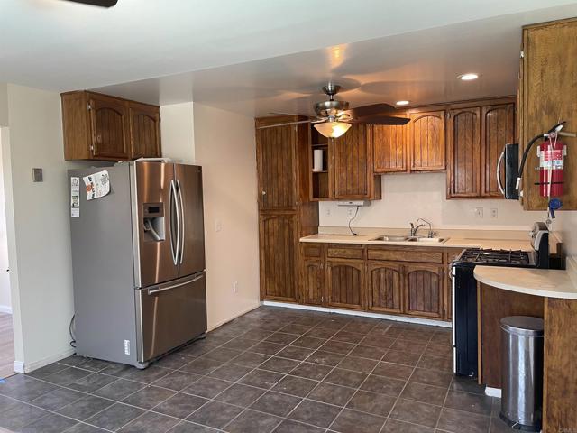 Detail Gallery Image 38 of 43 For 5676 Chateau Dr, San Diego,  CA 92117 - 7 Beds | 3/2 Baths