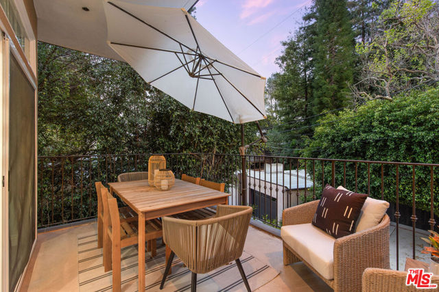 10523 Selkirk Lane, Los Angeles CA: https://media.crmls.org/mediaz/3577cd1d-39f5-40bf-bea4-33f99a272ab5.jpg