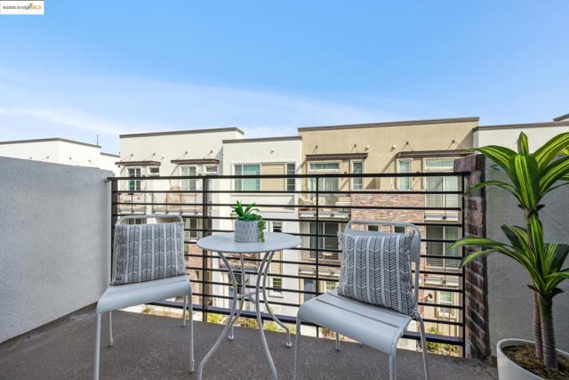 2823 Cathwood Ln, Alameda CA: https://media.crmls.org/mediaz/3578139d-5f0f-463b-b7f2-d902aa743f34.jpg