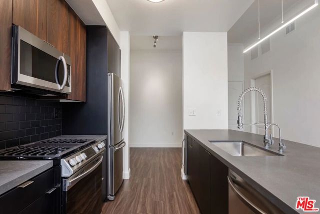 5710 Crescent Park E, Playa Vista CA: https://media.crmls.org/mediaz/35787712-81f2-4acc-ade6-1cbbdc986ea5.jpg