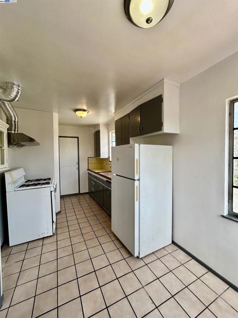3719 Redding Street, Oakland CA: https://media.crmls.org/mediaz/35787dc1-9001-4c88-b2f1-17e249d74212.jpg