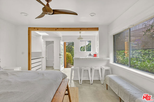 718 Vernon Avenue, Venice CA: https://media.crmls.org/mediaz/35788a2f-6ca6-4d1a-823f-05d7fa1ed4b0.jpg