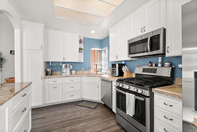 Detail Gallery Image 7 of 60 For 3575 Cameo Dr #45,  Oceanside,  CA 92056 - 3 Beds | 2 Baths