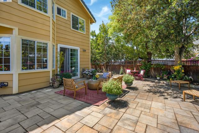 5373 Shamrock Cmn, Fremont CA: https://media.crmls.org/mediaz/3578b612-16de-4589-b95a-b6f7ee585a61.jpg
