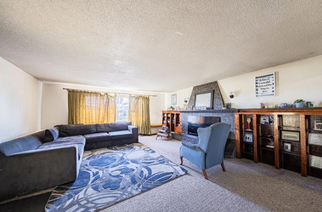 225 Carmel Avenue, Marina CA: https://media.crmls.org/mediaz/3578fa49-5fd1-4799-87fc-45752e427cf8.jpg