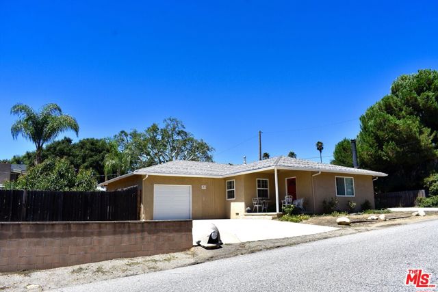 135 Oak Drive photo 2