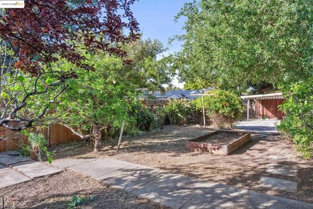 148 Estabrook, San Leandro CA: https://media.crmls.org/mediaz/35798541-b4e4-4c88-bc63-14c8f436f95a.jpg