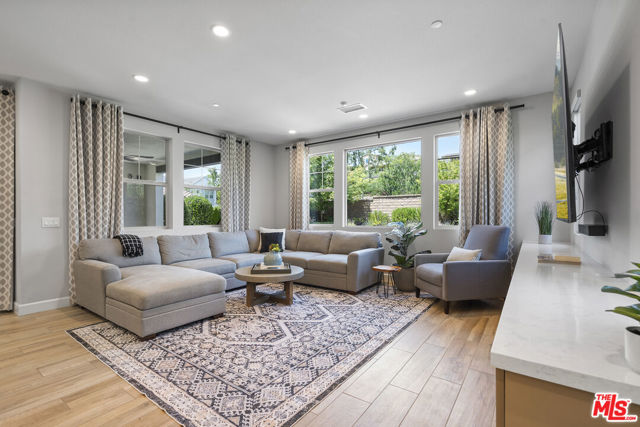 6 Alimon Street, Rancho Mission Viejo CA: https://media.crmls.org/mediaz/3579a11b-9ca9-4b51-88d9-41fb7441b6c4.jpg