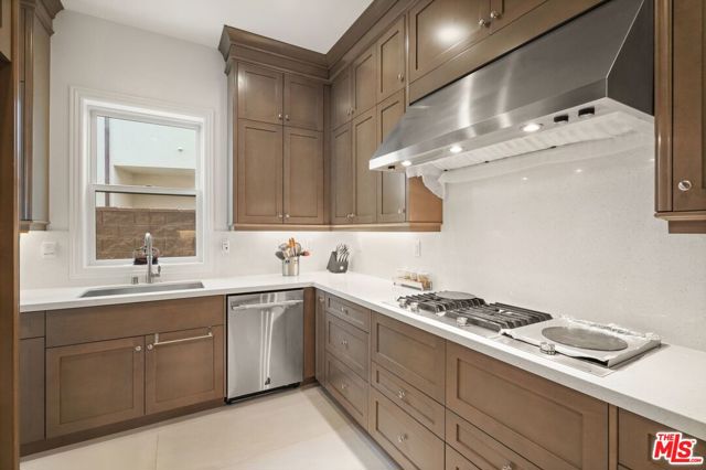 20244 W Albion Way, Porter Ranch CA: https://media.crmls.org/mediaz/3579c385-1819-4193-bdf7-70a024143f00.jpg