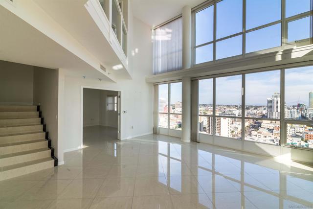 555 Front St, San Diego CA: https://media.crmls.org/mediaz/357a2d20-4e86-47b8-bb01-bc84655d5132.jpg
