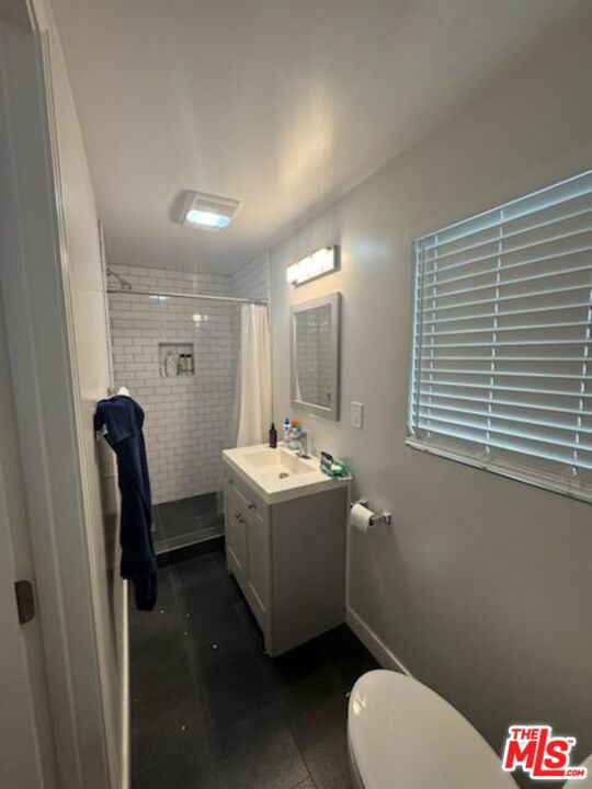 https://media.crmls.org/mediaz/357a7fd0-4d00-4323-955d-1ae4fbcfc8cc.jpg?preset=X-Large
