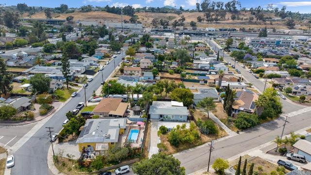962 Wilson Avenue, El Cajon CA: https://media.crmls.org/mediaz/357acdb9-af91-4345-b2bf-b0d1fbf5ca71.jpg