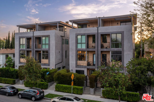 4427 Studio Place, Studio City CA: https://media.crmls.org/mediaz/357aebb2-8d97-4d5a-9420-66b54f6929c6.jpg